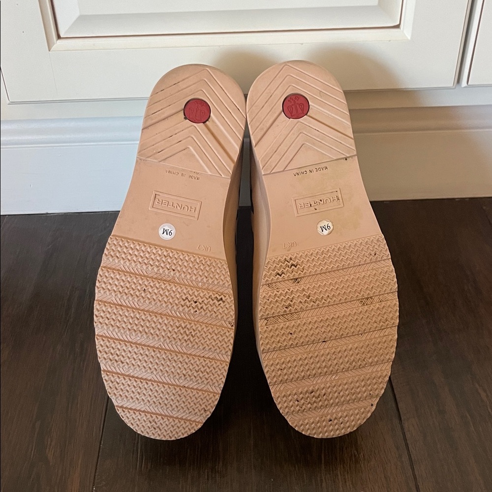 Like New! HUNTER Insulated Vegan Shearling Boots - Picture 8 of 8